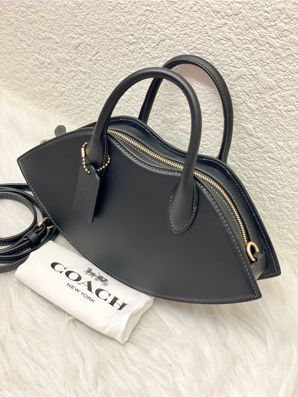 Coach Lip Bag in Black Glovetanned Leather CU856 Top Handle/Crossbody Bag NWT - Picture 3 of 11